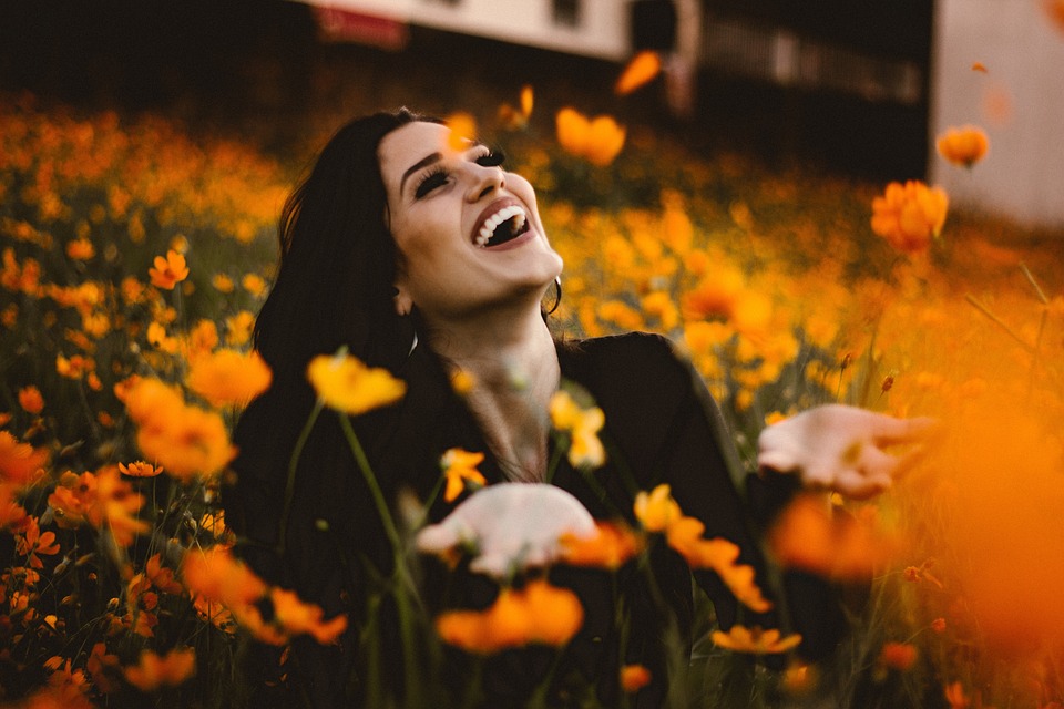 ������Ц���޻����е������Ůͼ