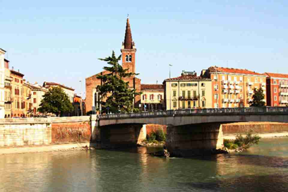 ά���ɣ����Ͻܺ����������