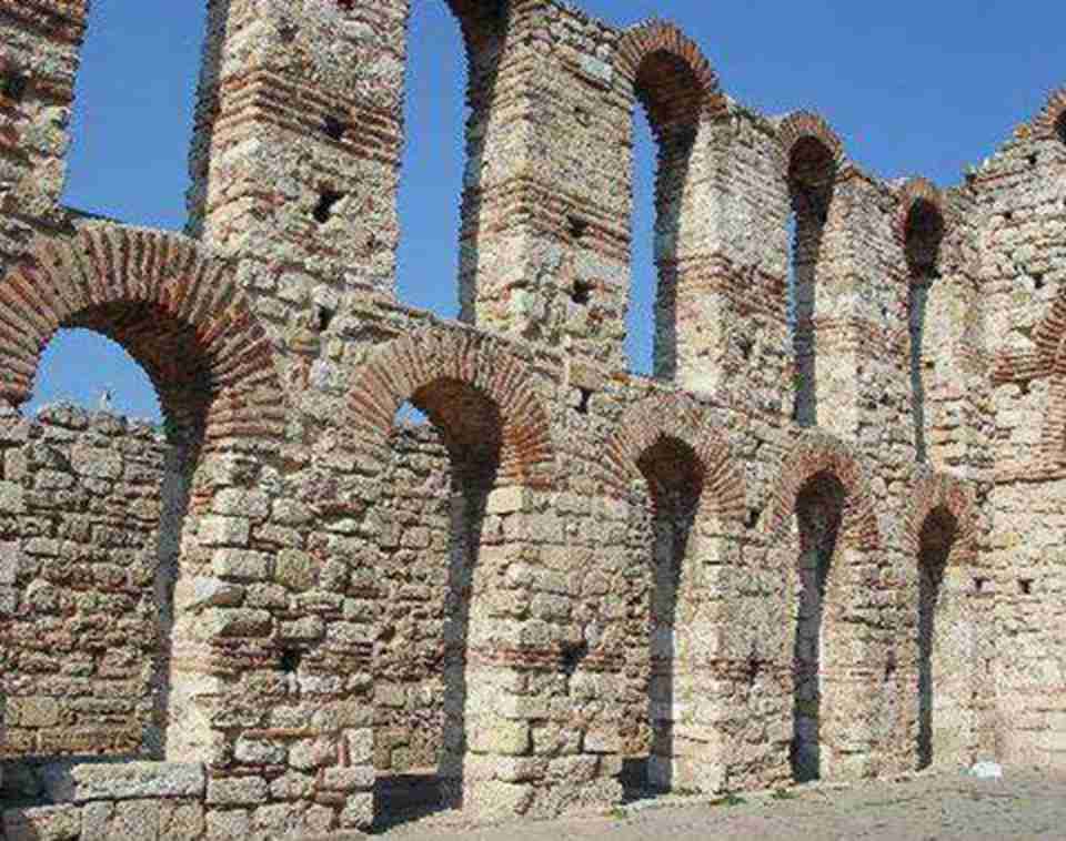 ����Ȼ����վ�����ڷ��ֹ�Ԫǰ6���͵�ϣ���������µ��ż�����¥��ʯ��ʯ��װ