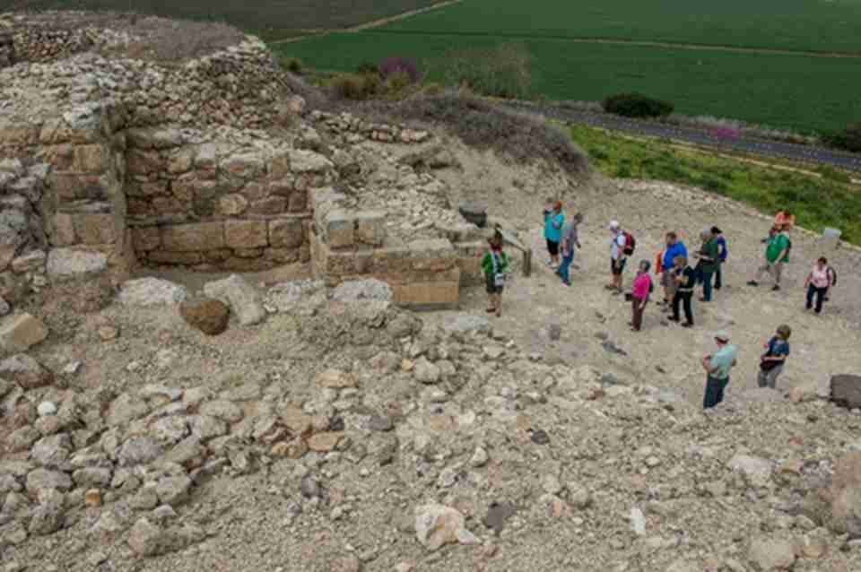 ��ǧ����ǰ���׼�����Ѿ���һ����ǽ���Ƶ�ս��������