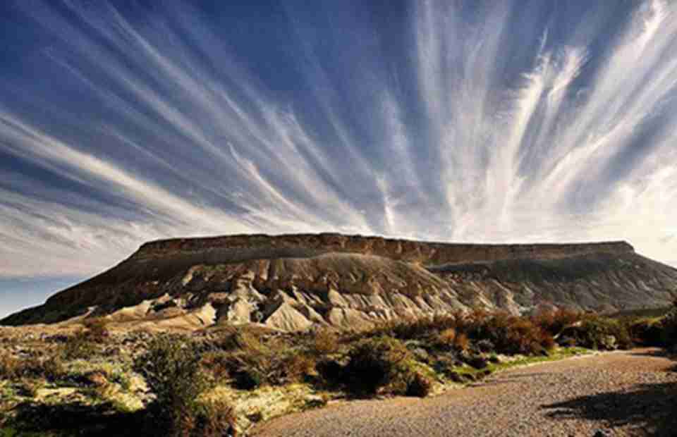 �ڸǷ�ɳĮ����λ����ɫ�о���