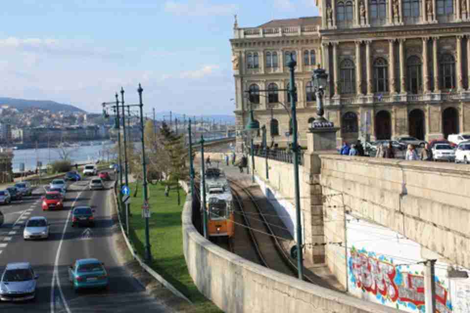 ������ʲ������������׶�������˹��־�Ե�������