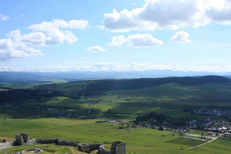 վ�ڳǱ��ϣ������ɽ����ɭ�֡��ݵء����������һ������