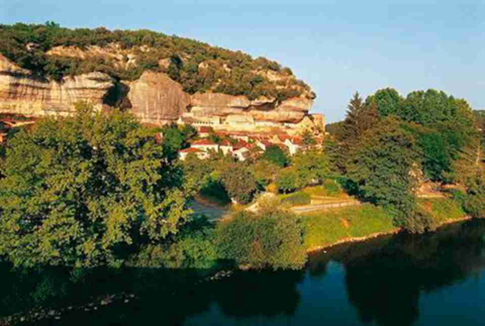 Τ���Ͽ��ʷǰ�ż����һ���ѨȺλ�ڷ��������ϲ�