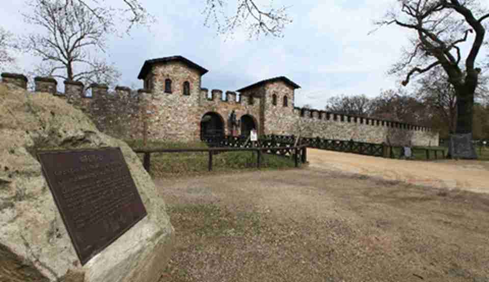 �¹����ն������׵ٶ���ǽ