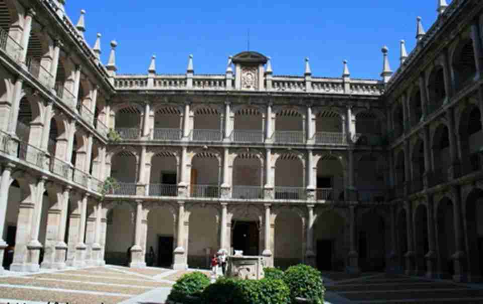 ����������ѧ����¥�м��ʥ����˹ͥԺ