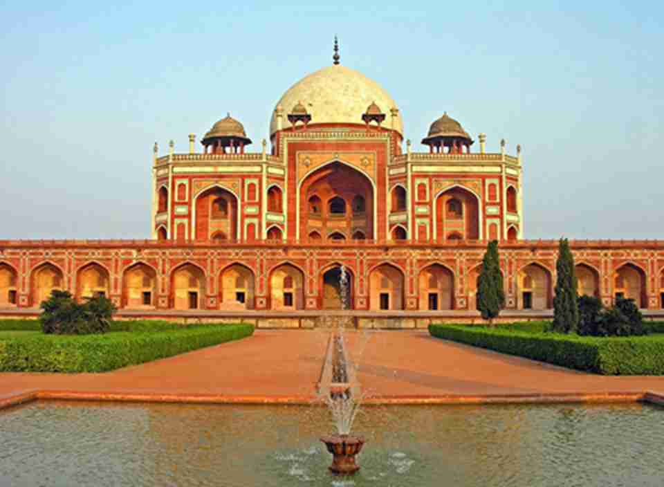 ��԰�ھ�ɫ��������鵡�˿���ݺ���У�����������Ȫ�Ľ�