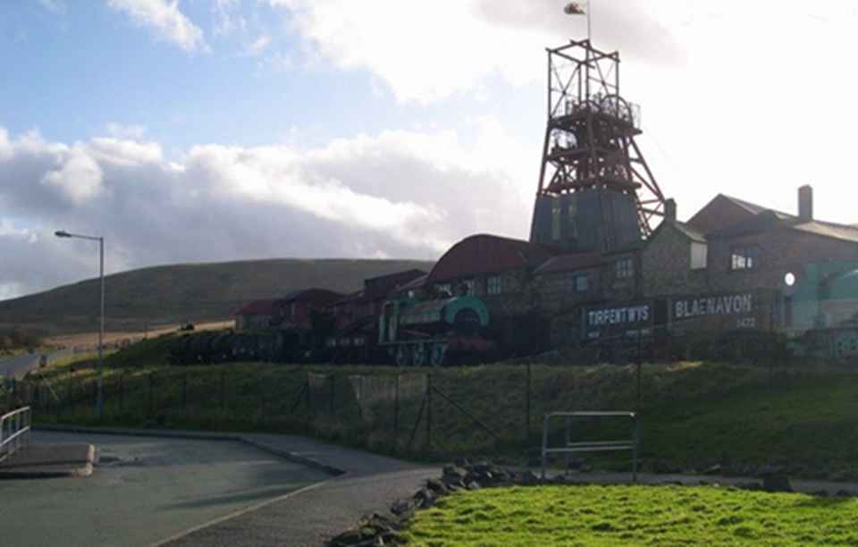 �������Ĺ�ҵ�������ڹ�ҵ�������µ�����Ҫ����ַ