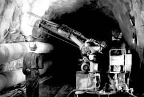 ͼ3��CGM-140��ê����װ��