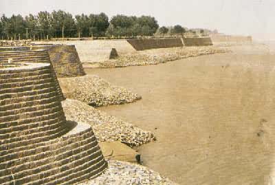 �ƺ�ɽ���չ��Ӱ�