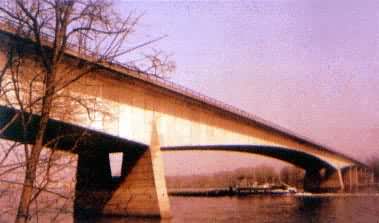 ����¹�������ţ�ԤӦ����������������T�θչ���·�ţ�����208�ף�1964�꽨��