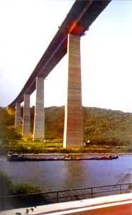 ����¹�Ħ����ţ���������������·�ţ�����218�ף��ո߳���124�ף�1972�꽨��