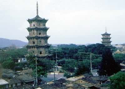 ��Ԫ��˫�������й���ʯ�ṹ��λ�ڸ���ʡȪ�ݣ�����1237��1240��